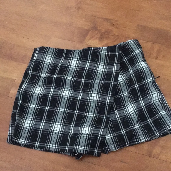 Brandy Melville Dresses & Skirts - Brandy Melville Plaid Skort